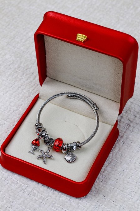 اساور ب تصاميم مميزة