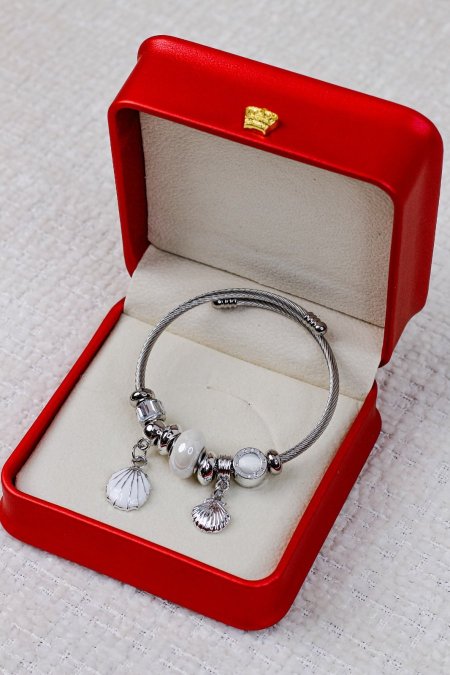 اساور ب تصاميم مميزة