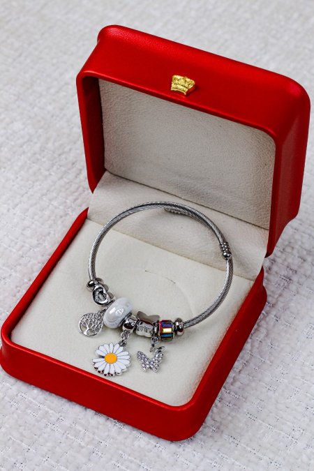 اساور ب تصاميم مميزة