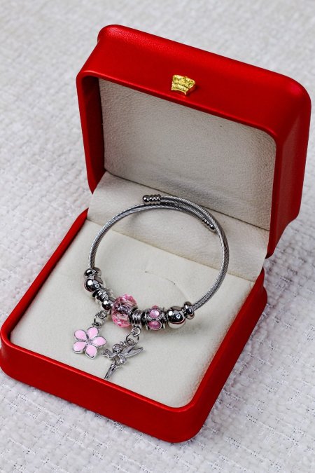 اساور ب تصاميم مميزة