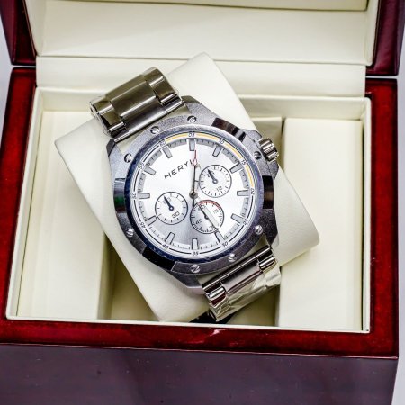 ساعات مميزة بتصاميم أنيقة وجودة عالية