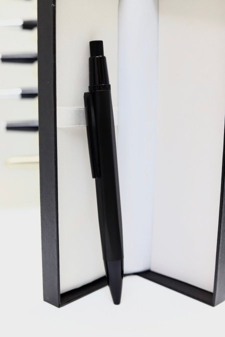 قلم فاخر مع نقش الاسم