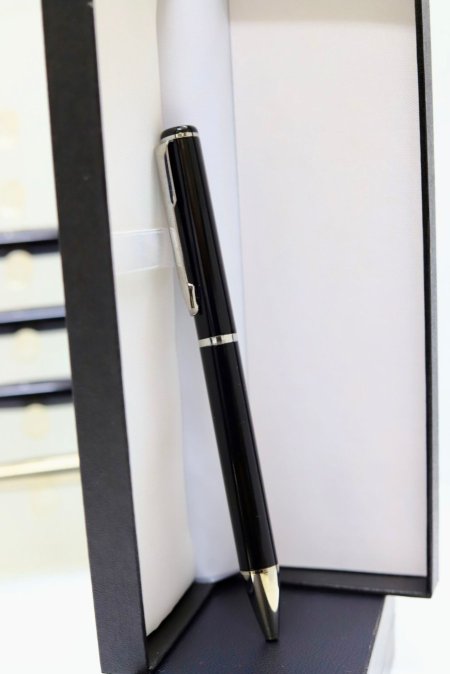 قلم فاخر مع نقش الاسم