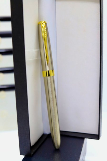 قلم فاخر مع نقش الاسم