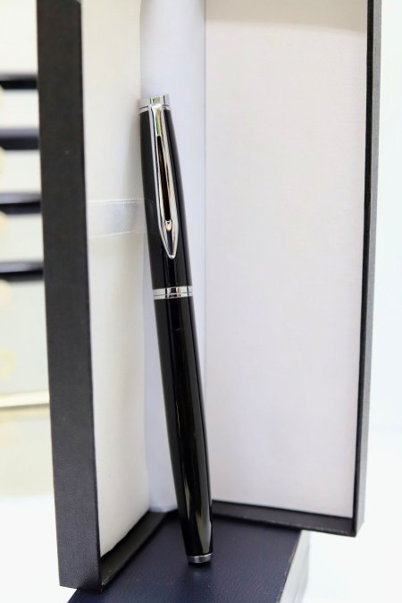 قلم فاخر مع نقش الاسم