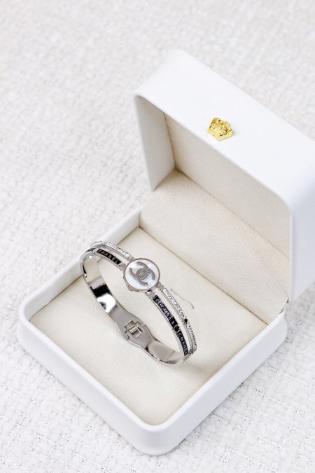 اساور ماركة اصلية