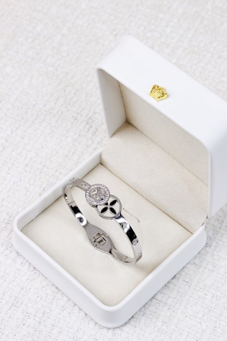 اساور ماركة اصلية