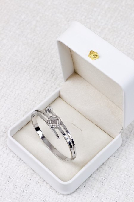 اساور ماركة اصلية