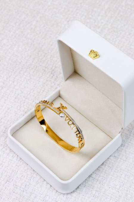 اساور ماركة اصلية