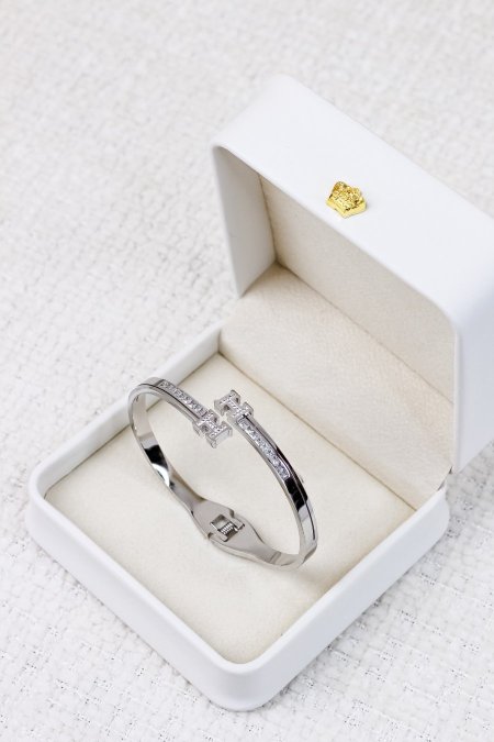 اساور ماركة اصلية