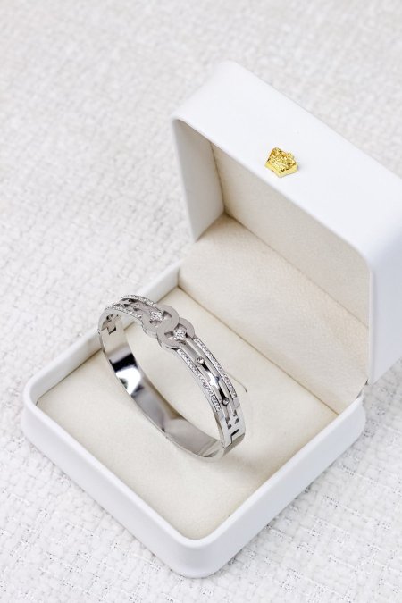 اساور ماركة اصلية