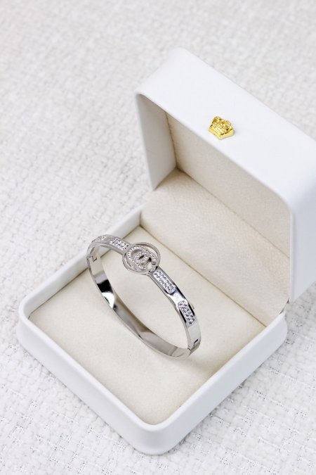 اساور ماركة اصلية