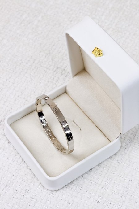 اساور ماركة اصلية