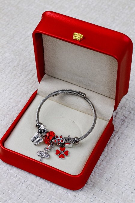 اساور ب تصاميم مميزة