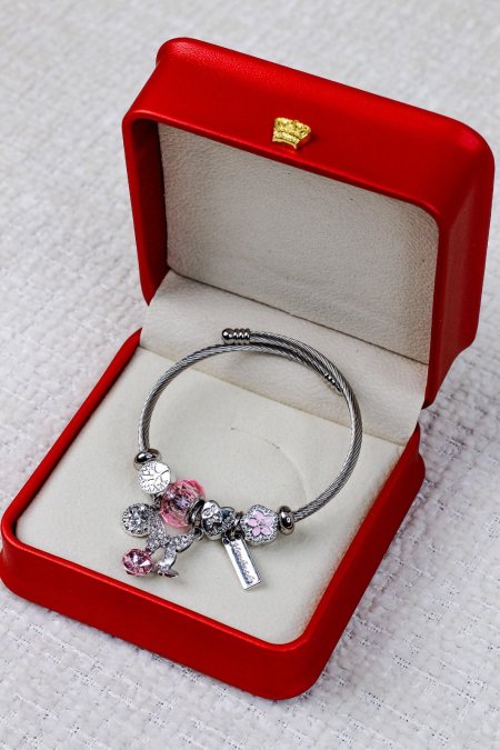 اساور ب تصاميم مميزة