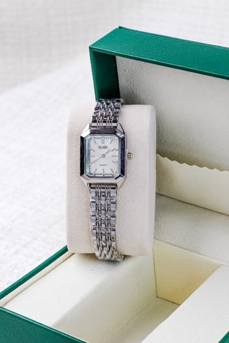 ساعات ناعمة ومميزة