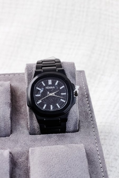 ساعات انيقة