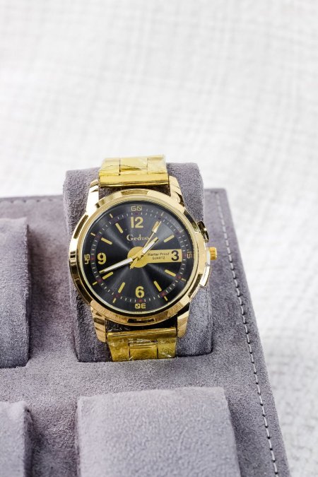 ساعات انيقة