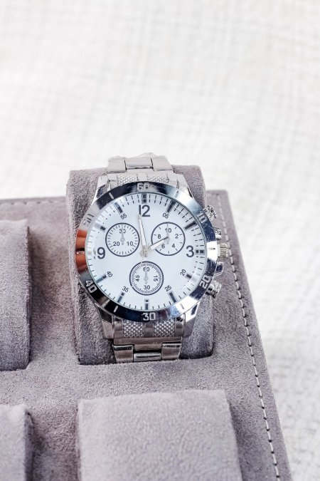 ساعات انيقة