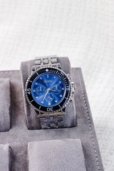 ساعات انيقة