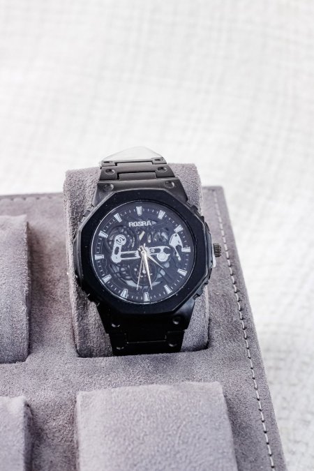 ساعات انيقة