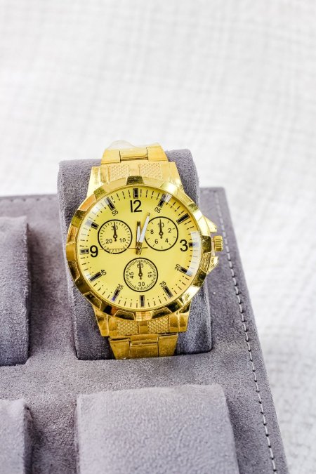 ساعات انيقة