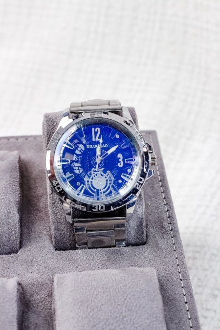 ساعات انيقة