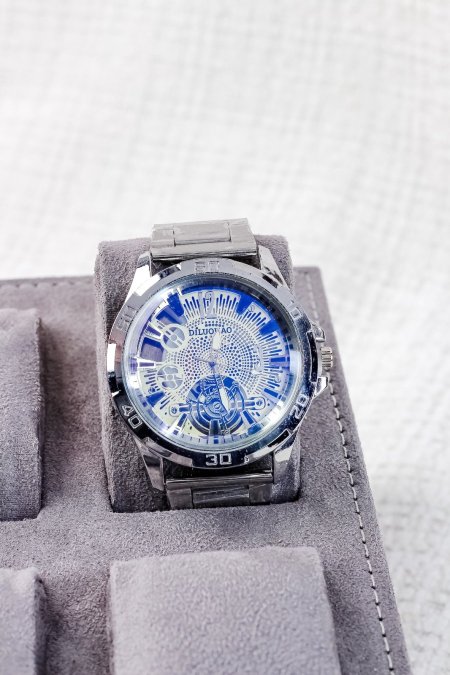 ساعات انيقة