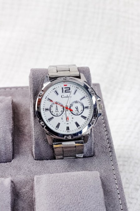 ساعات انيقة