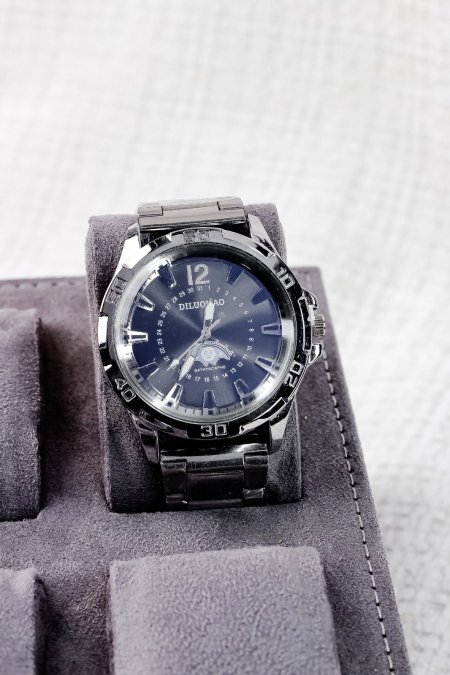 ساعات انيقة