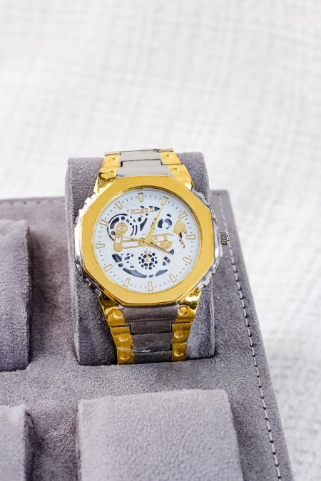 ساعات انيقة