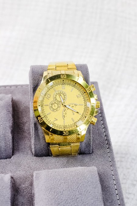 ساعات انيقة