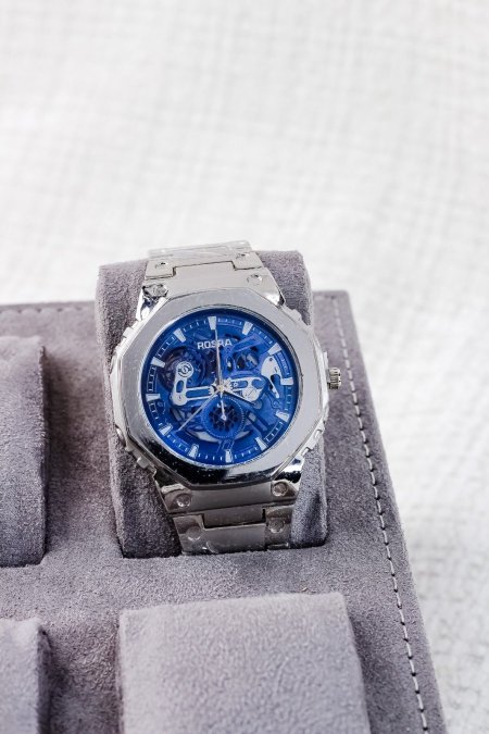 ساعات انيقة