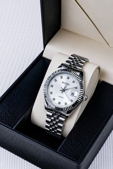 ساعة مميزة