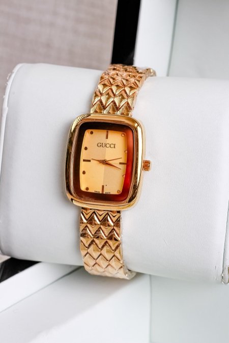 ساعة GUCCI فاخرة