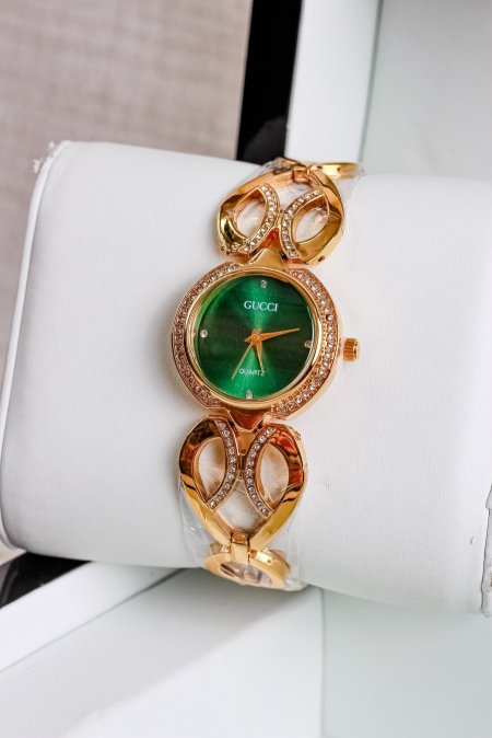 ساعة GUCCI فاخرة