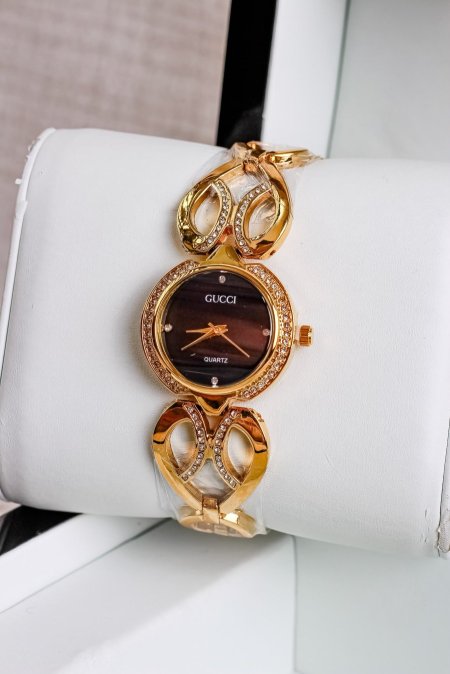 ساعة GUCCI فاخرة