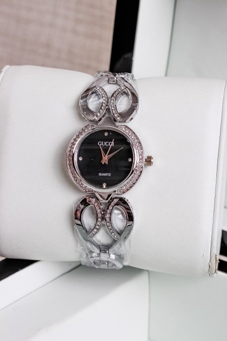 ساعة GUCCI فاخرة