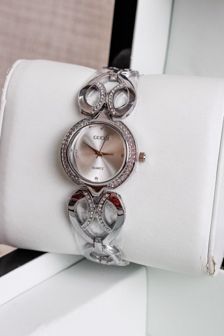 ساعة GUCCI فاخرة