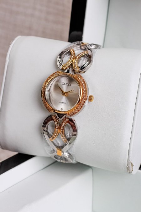 ساعة GUCCI فاخرة