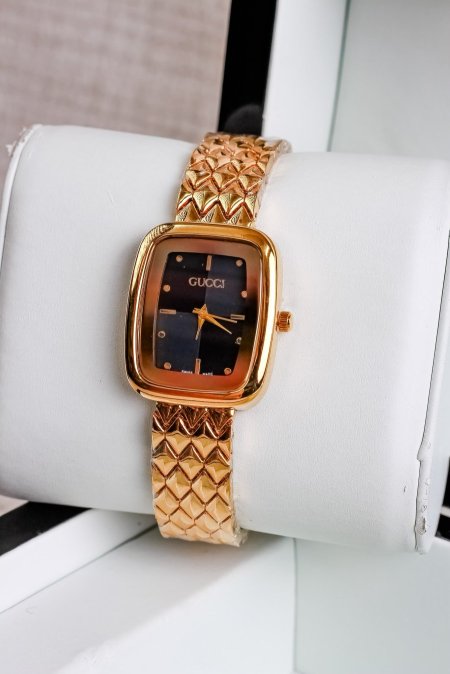 ساعة GUCCI فاخرة