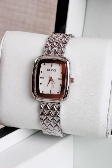 ساعة GUCCI فاخرة