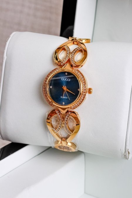 ساعة GUCCI فاخرة