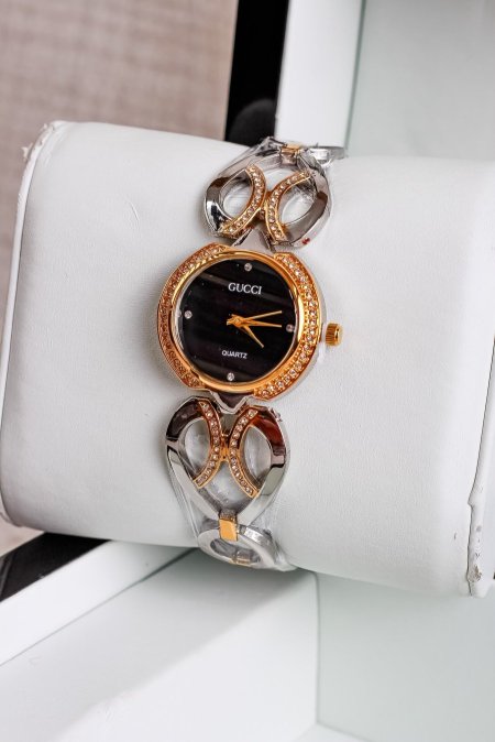 ساعة GUCCI فاخرة