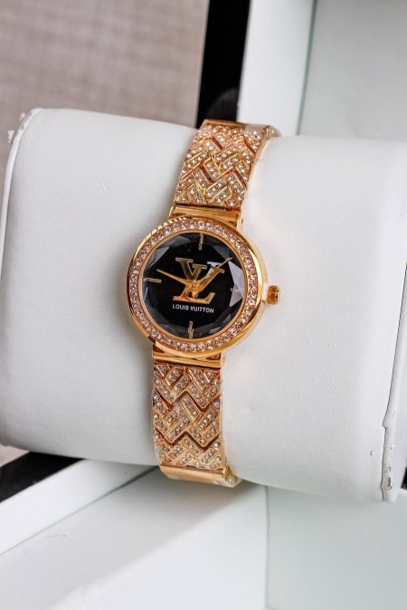 ساعة LOUIS VUITTON فاخرة