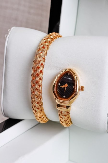 ساعة BVLGARI فاخرة