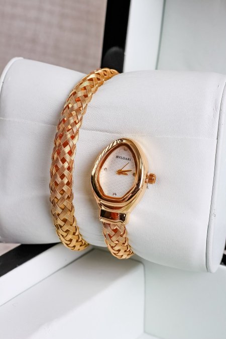 ساعة BVLGARI فاخرة