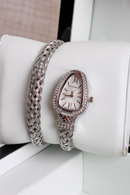 ساعة BVLGARI فاخرة